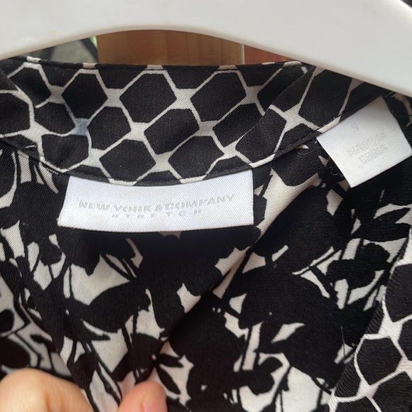 FREE with bundle of 1 purchase- New York company sleeveless buttondown blouse, S - Picture 5 of 10